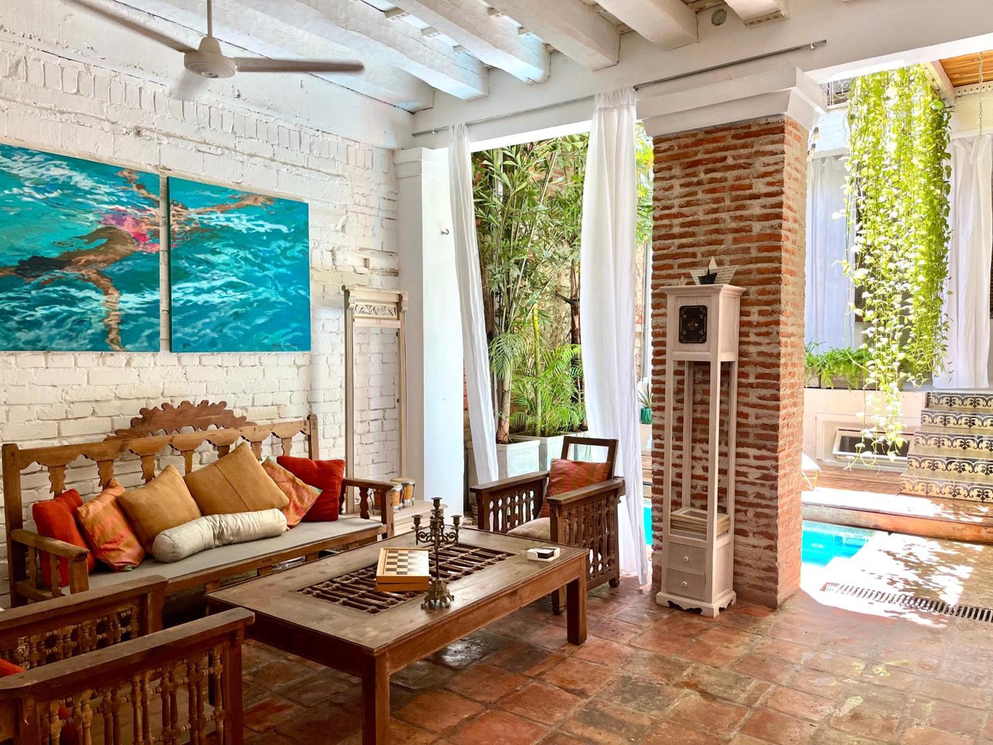 By Calamari Homes - Casa Aura Victoria Walled Holiday home