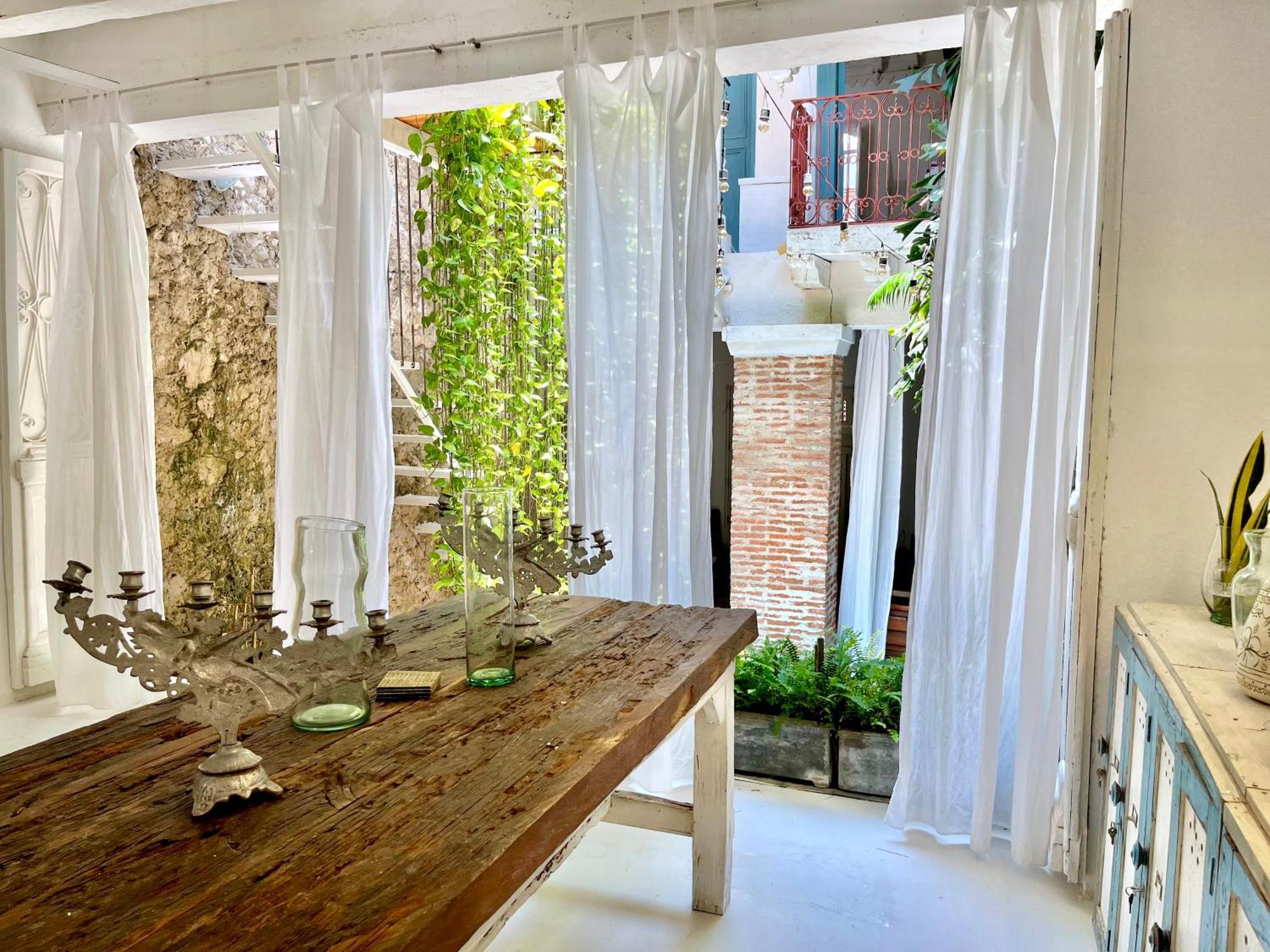 By Calamari Homes - Casa Aura Victoria Walled Holiday home *