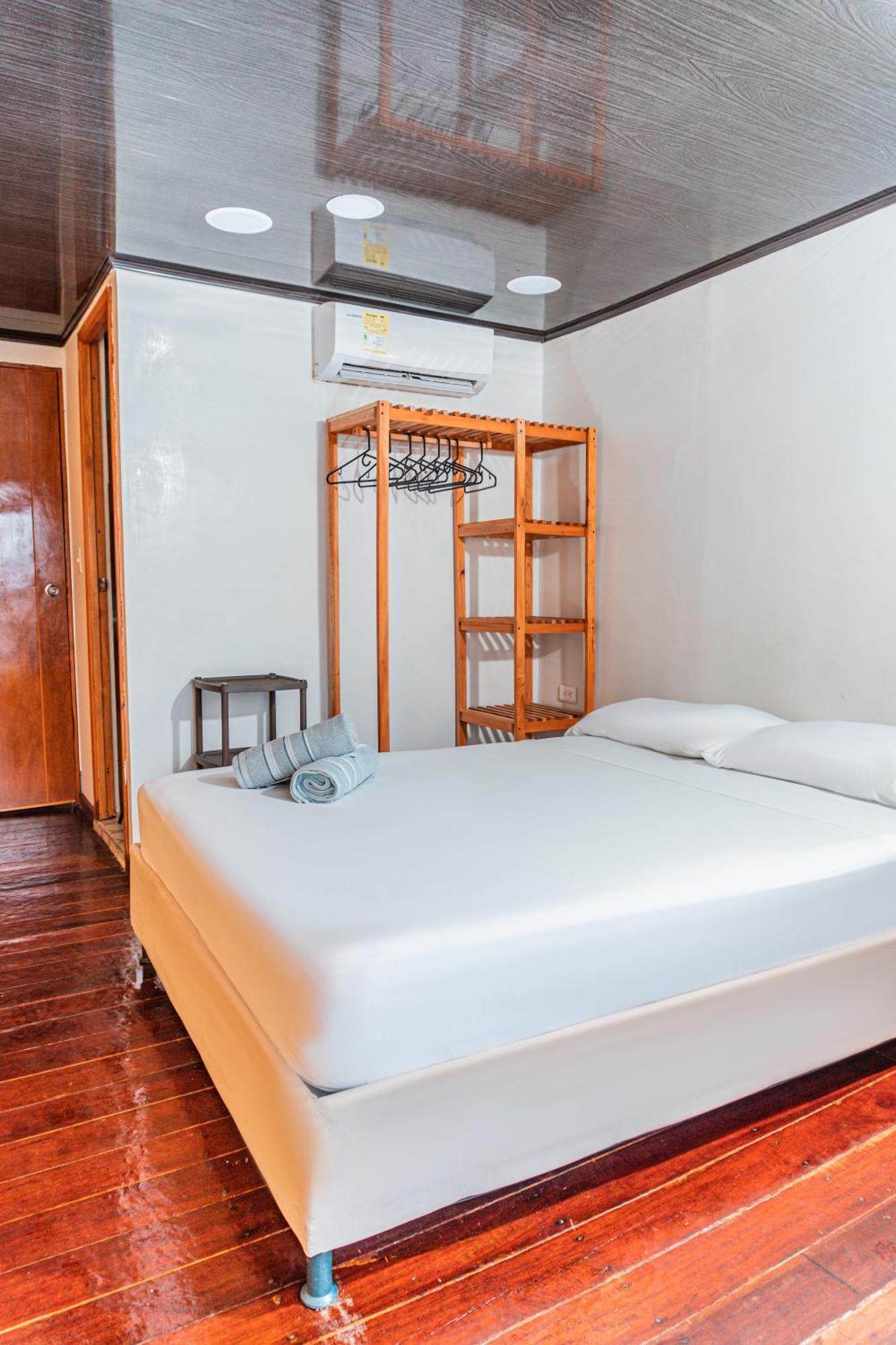 Hotel Yalis Sas *