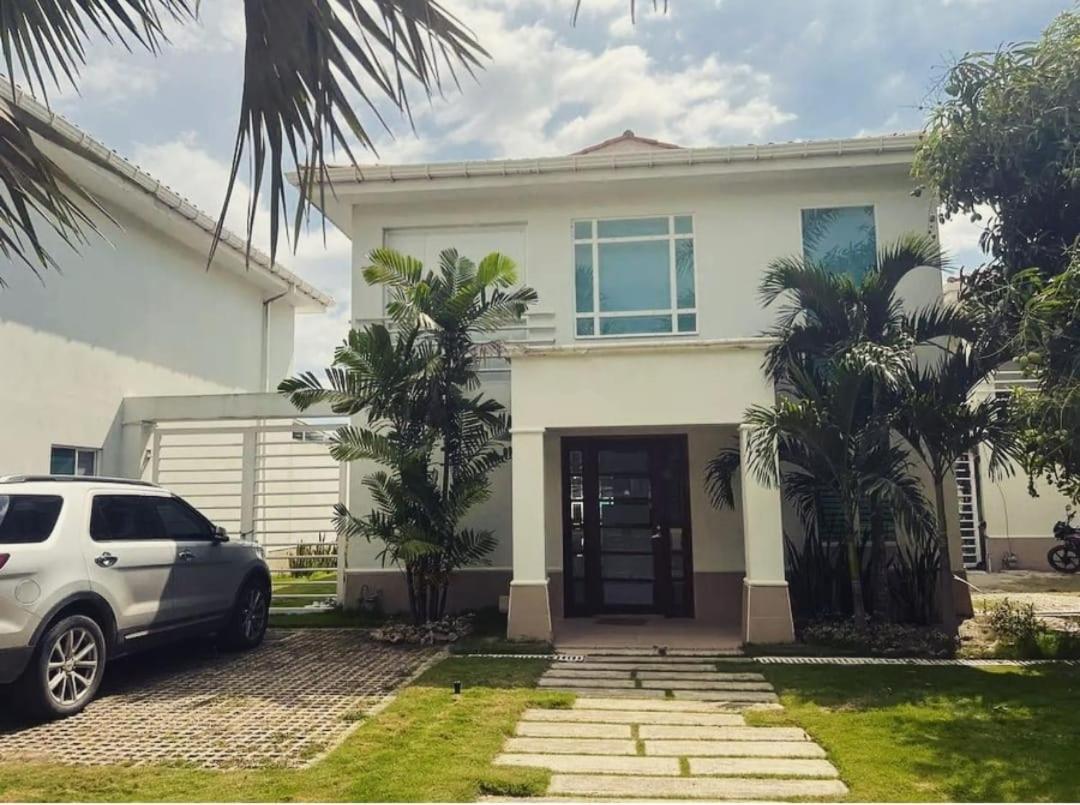 Casa Arcoiris: Espectacular Casa En Con Acceso Directo A La Playa