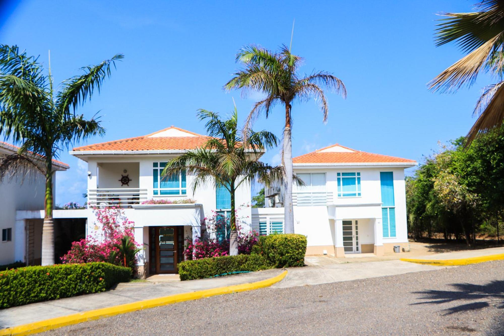 Villa Casa Arcoiris: Espectacular Casa En Con Acceso Directo A La Playa *
