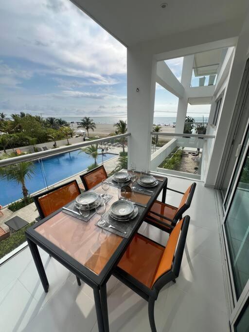 Beachfront Luxury Apartment *