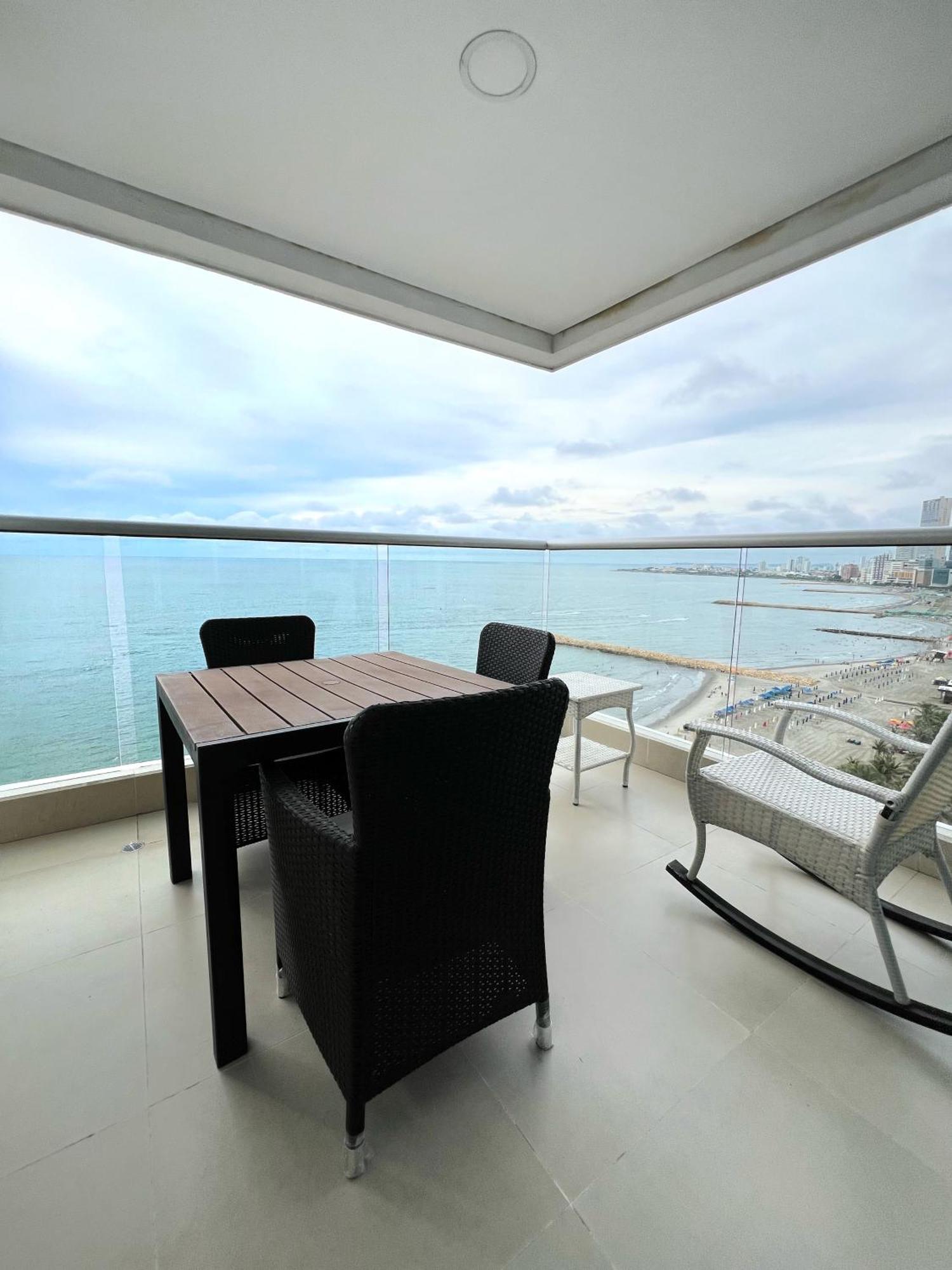 Beachfront Luxurious Apartment, Palmetto Apartment