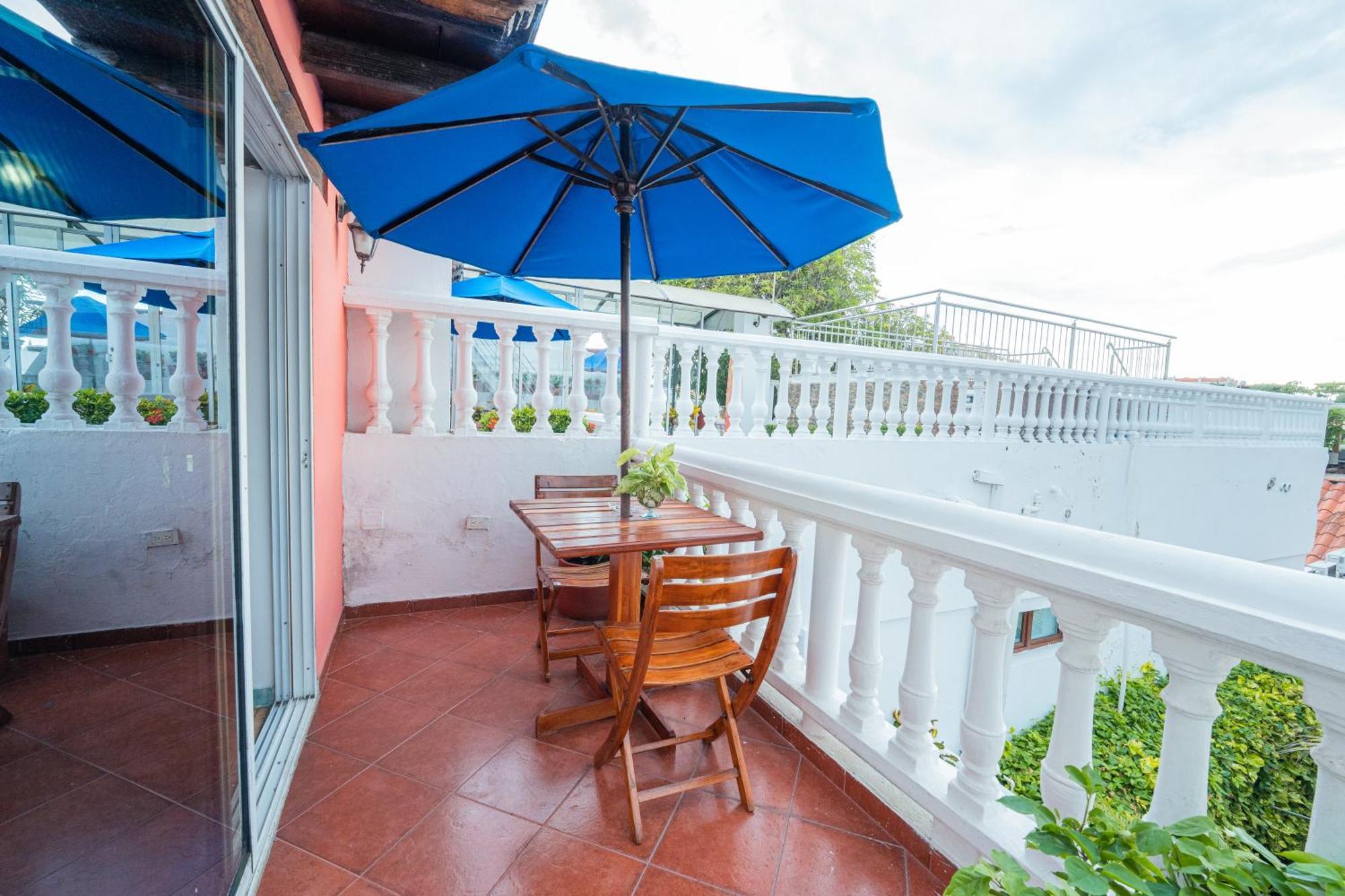 3 Banderas Hotel