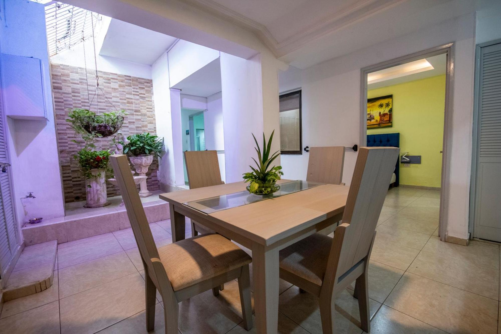 Acomodação com café da manhã  Casa La Nina Neyla 4*