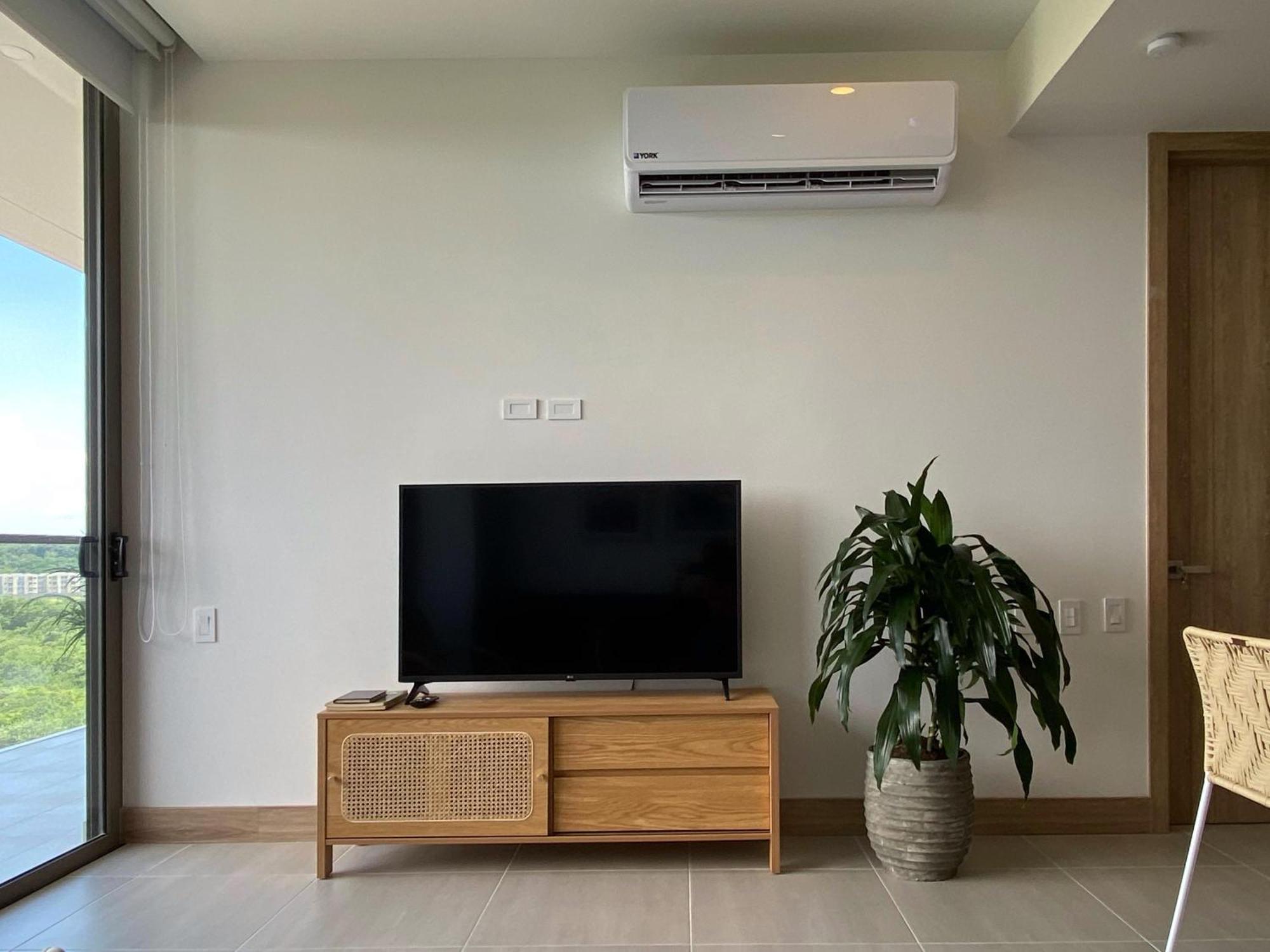 Prestigious 2br With Amazing View In Apartment *