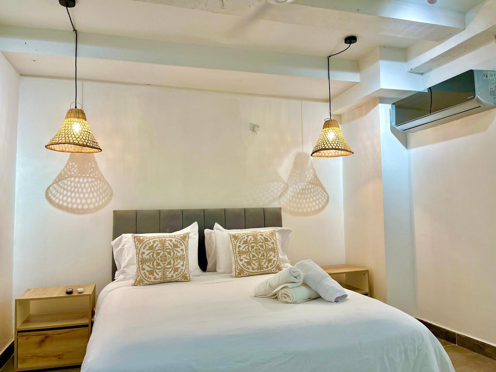 By Calamari Homes - Casa Aura Victoria Walled Holiday home *