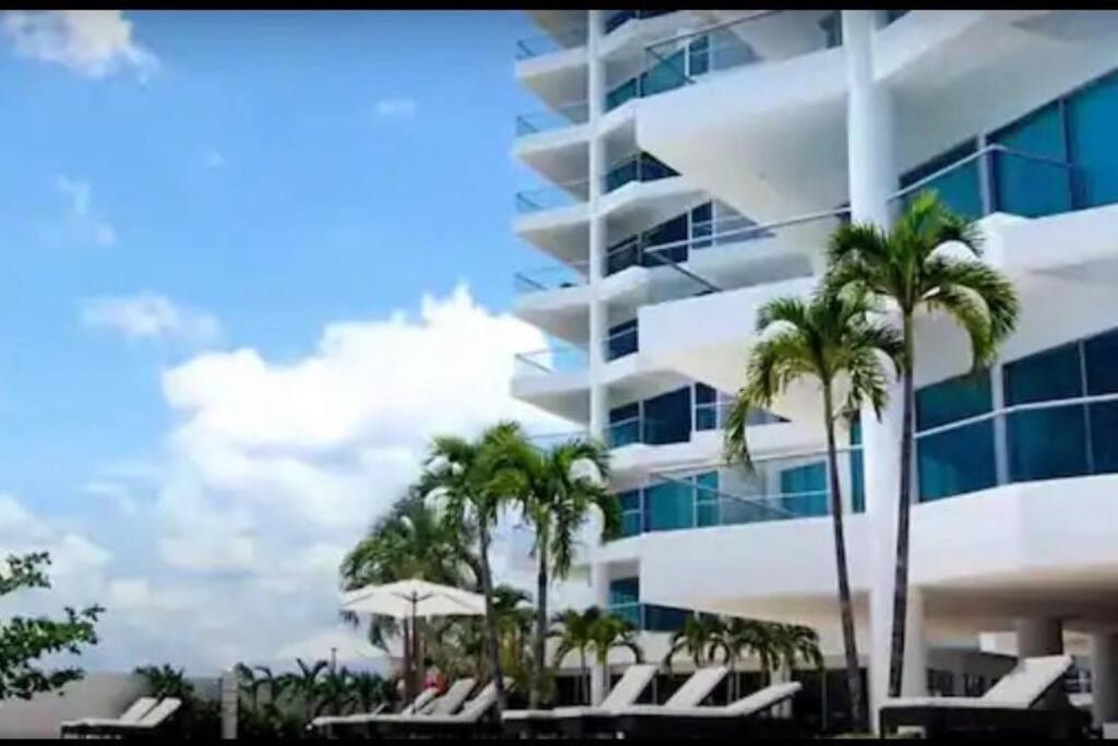 Beachfront Luxury In Apartment Cartagena