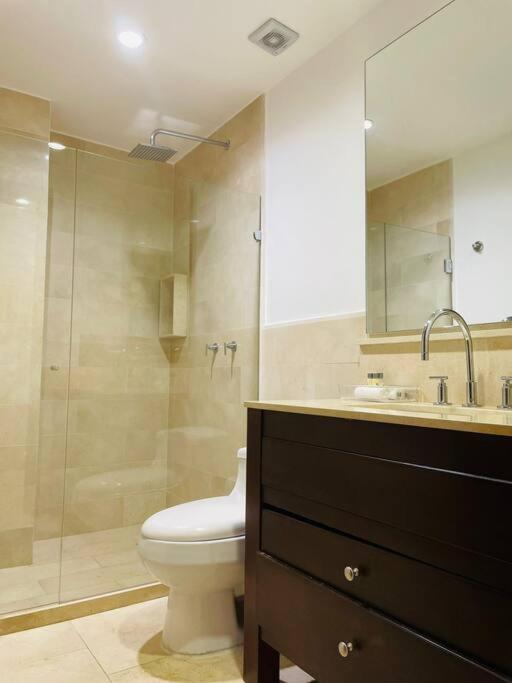 Modern Comfort - Spacious 2br In Walled Apartment