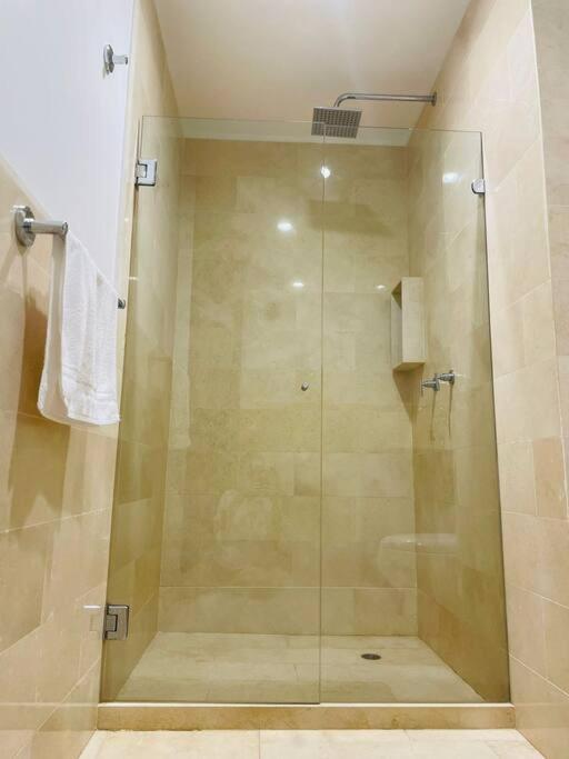 Modern Comfort - Spacious 2br In Walled Apartment Cartagena