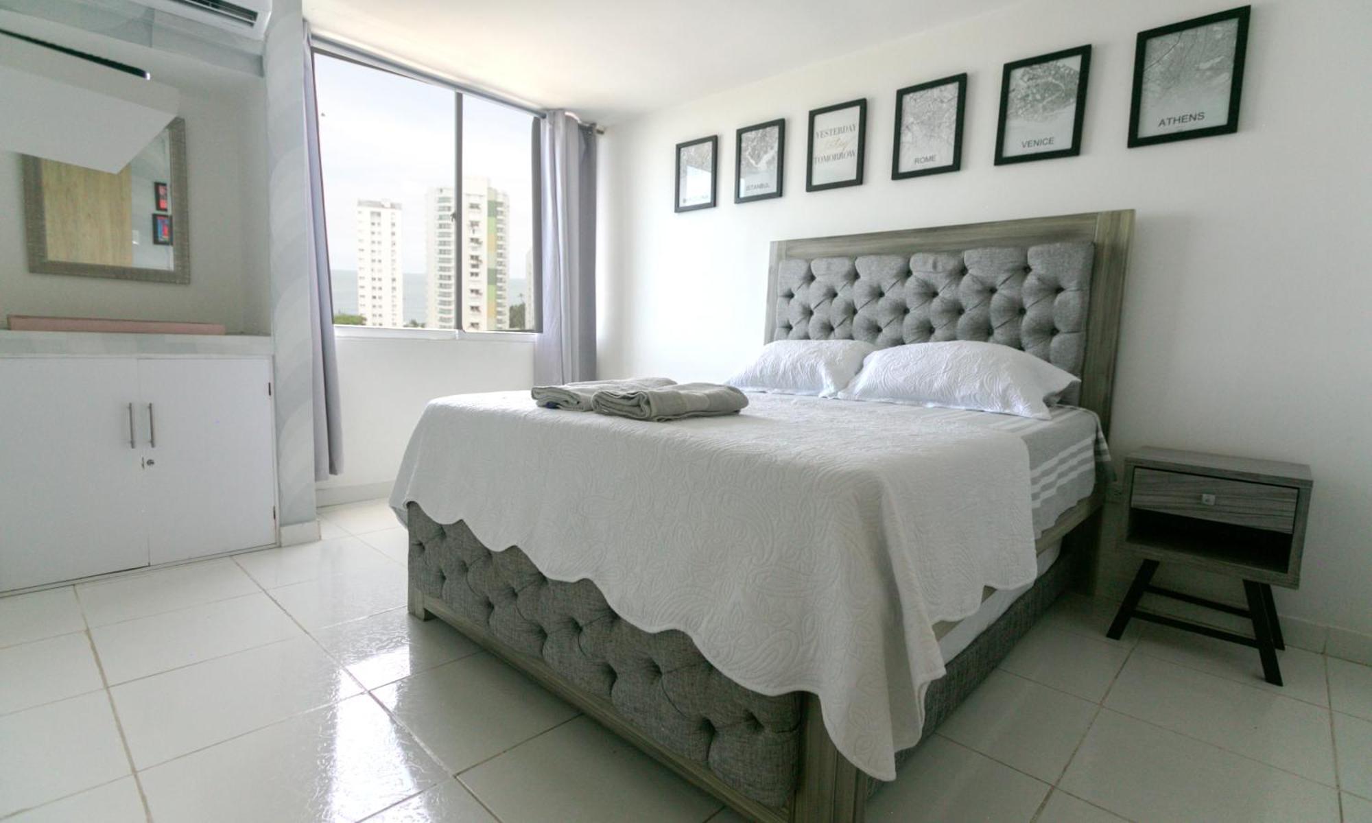 Stylish & Renovated In El Laguito, Apartment