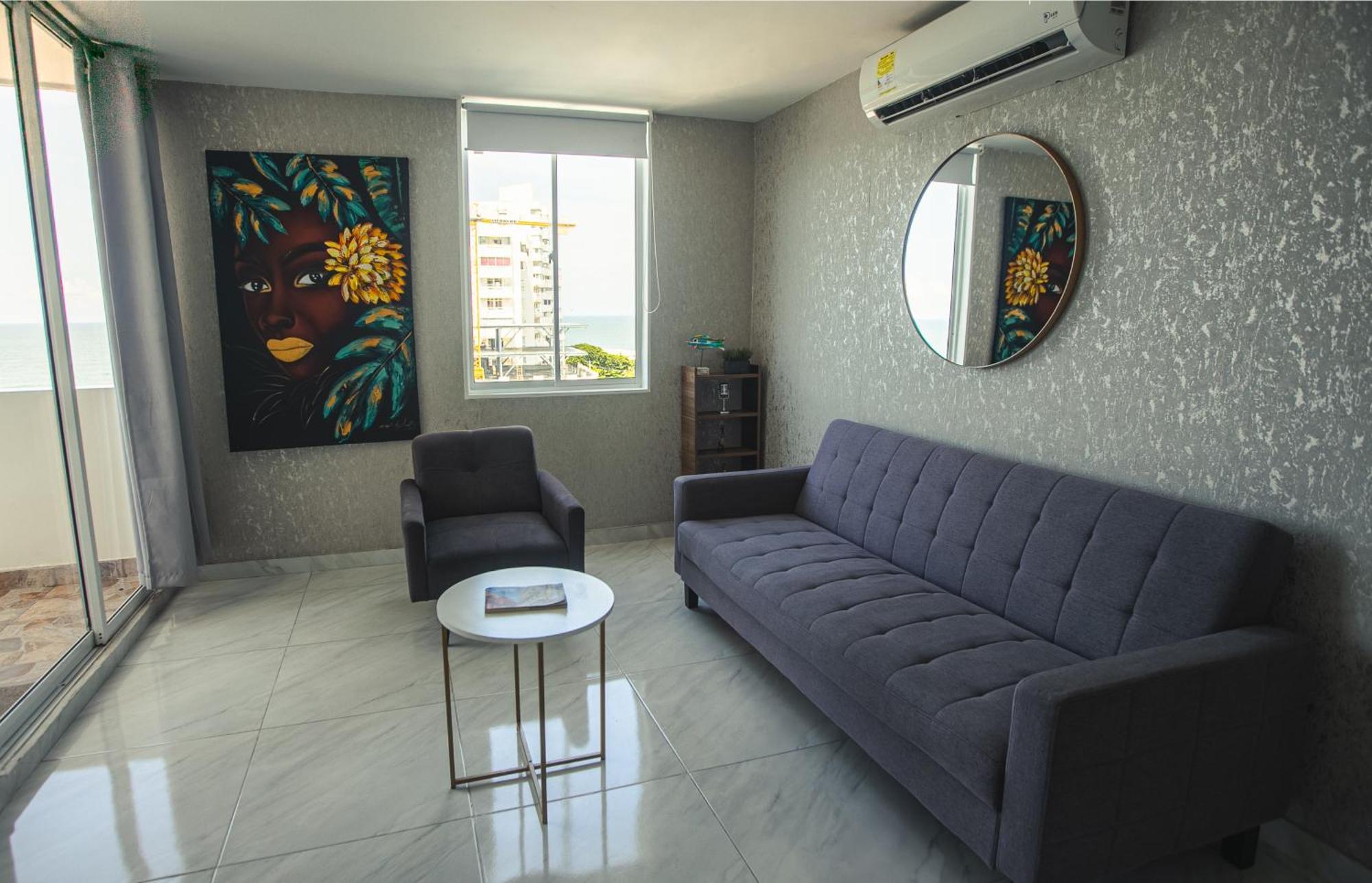 Apartment Stylish & Renovated In El Laguito, *