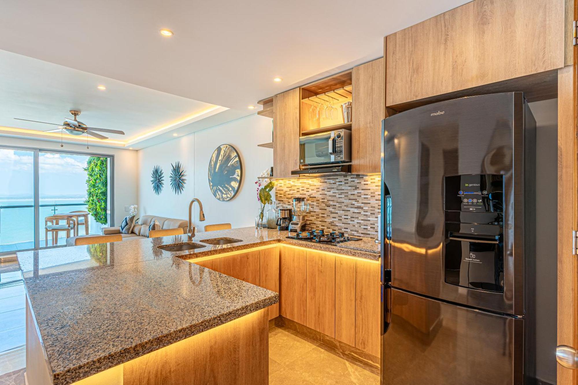 Apartment Dreams Luxury Oceanfront Wpool 4