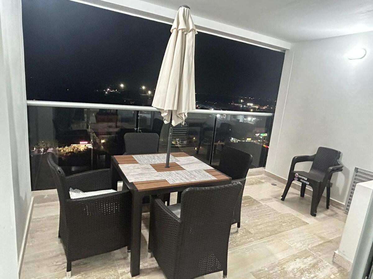 Pristine, Cozy, Next To With Everything U Need Apartment Cartagena