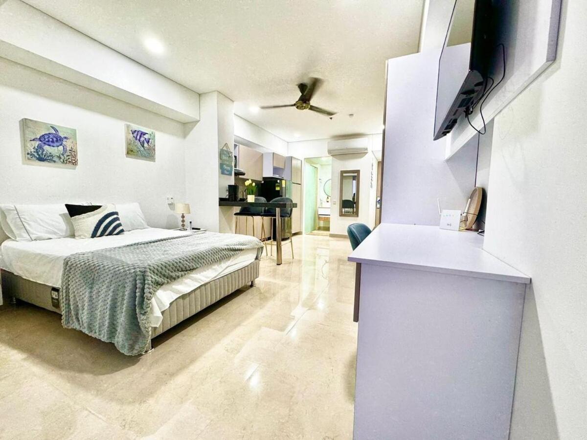 Pristine, Cozy, Next To With Everything U Need Apartment *