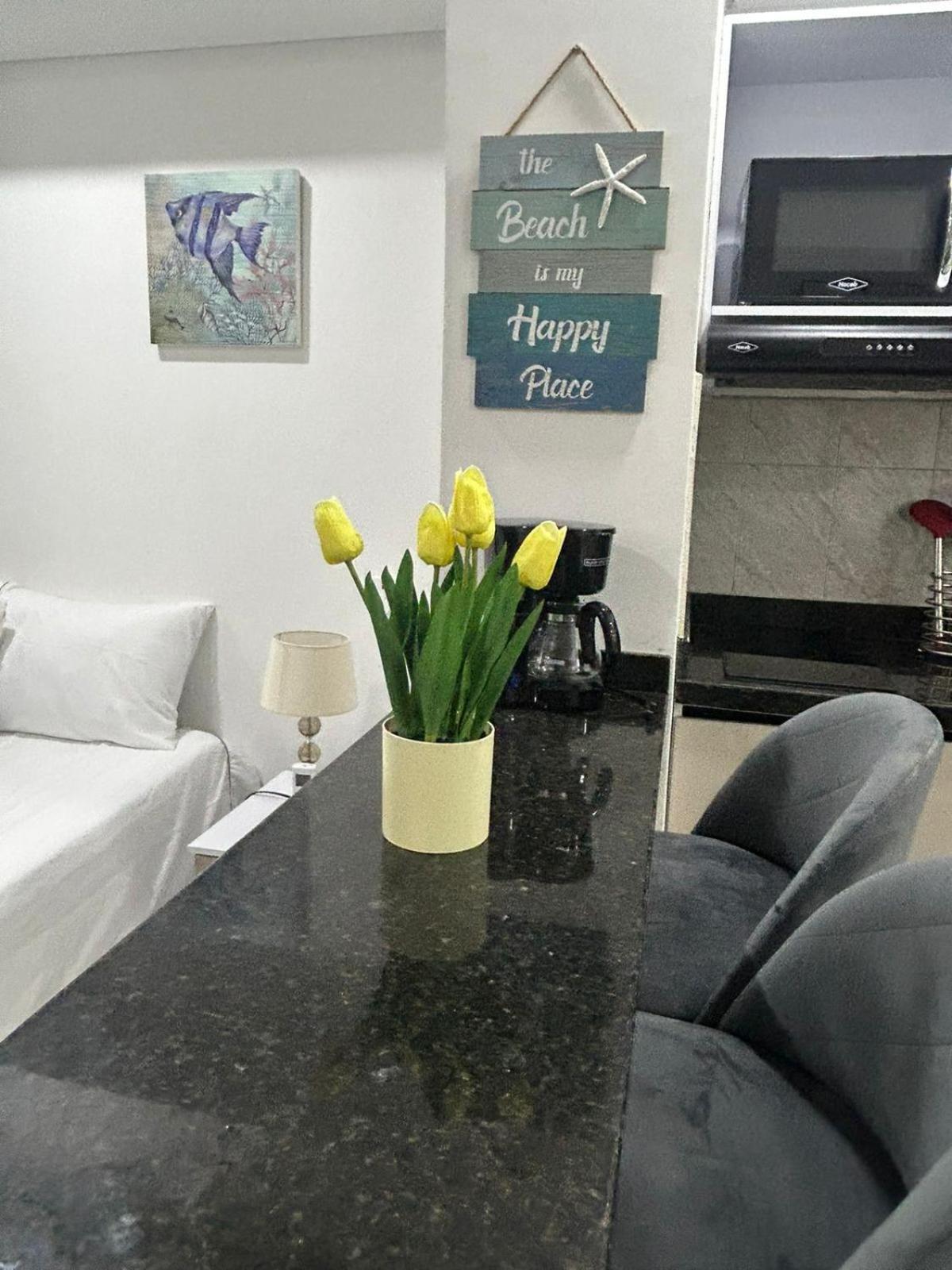 Apartment Pristine, Cozy, Next To With Everything U Need