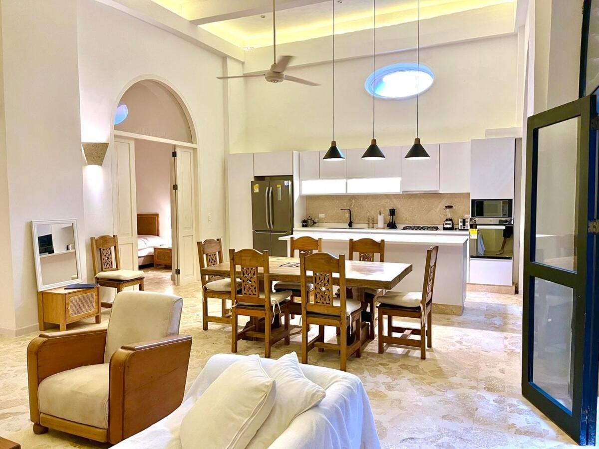 Walled 2 Private Patios, Rooftop With Pool Apartment *