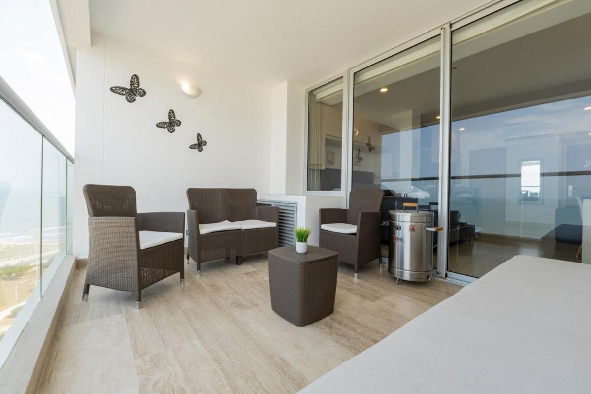 Sunset Oceanfront Apartment *