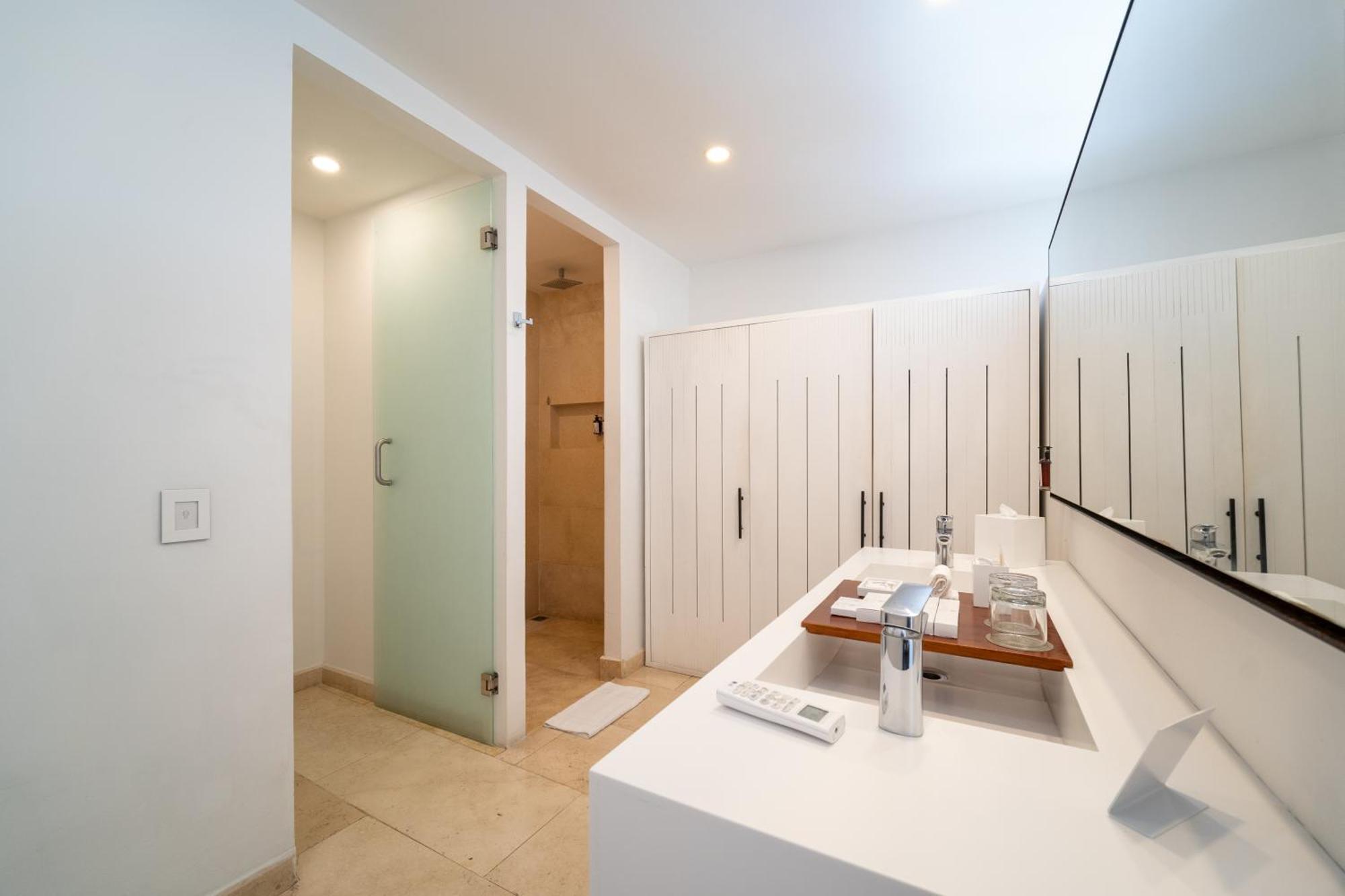 Nacar Cartagena, Curio Collection By Hilton