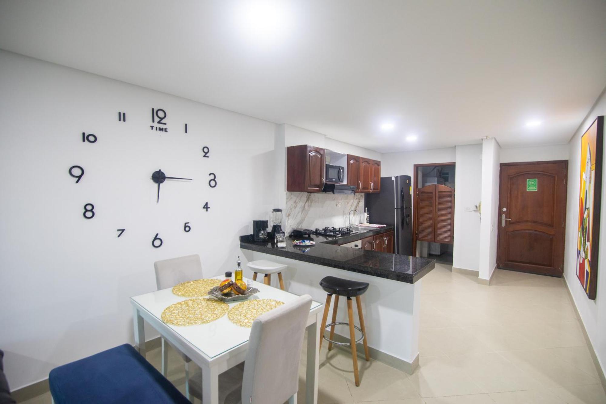 2b/2b Gorgeous Sunsets-ocean View -pool Apartment *