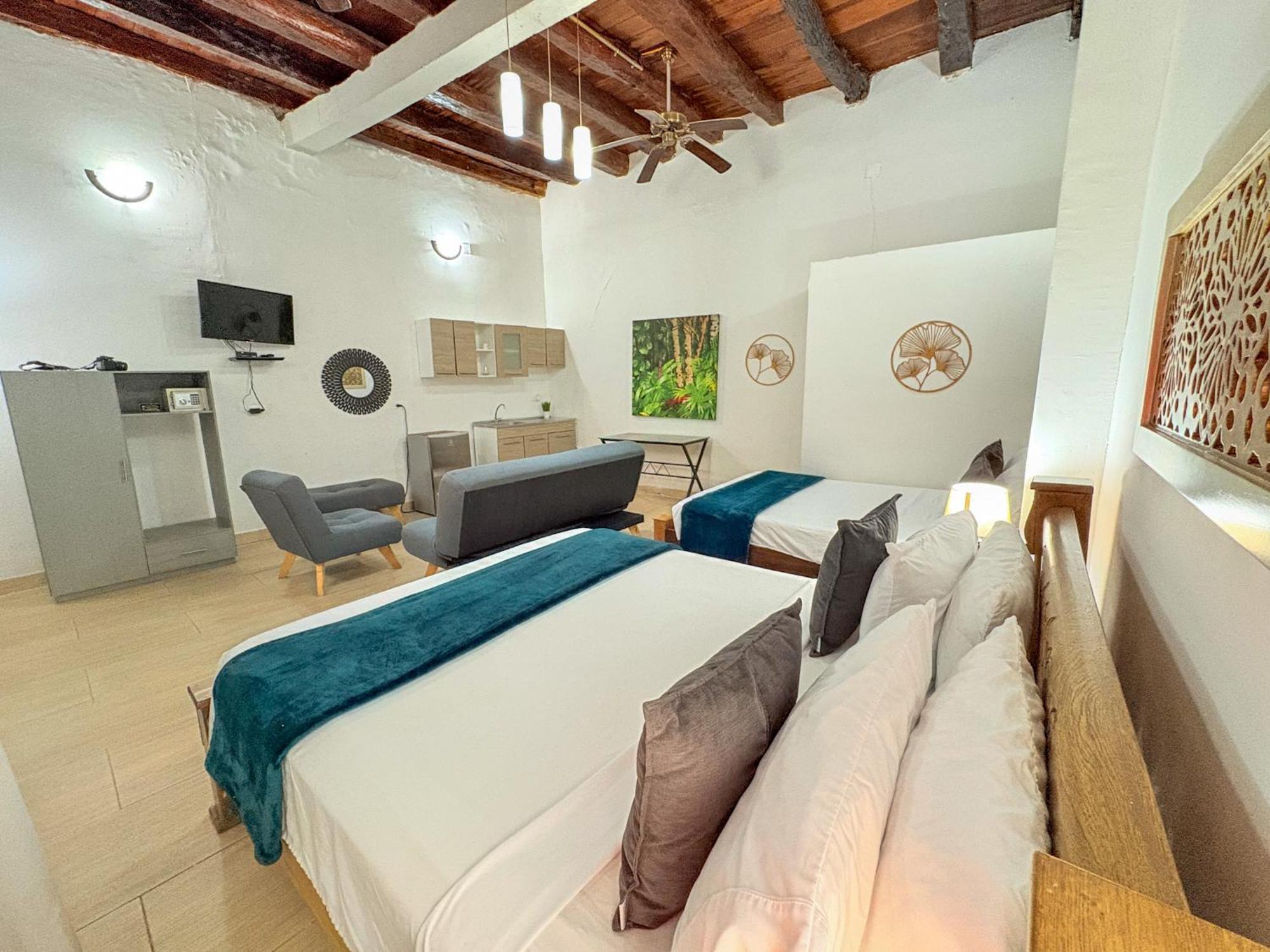 Hotel At The Park 3*