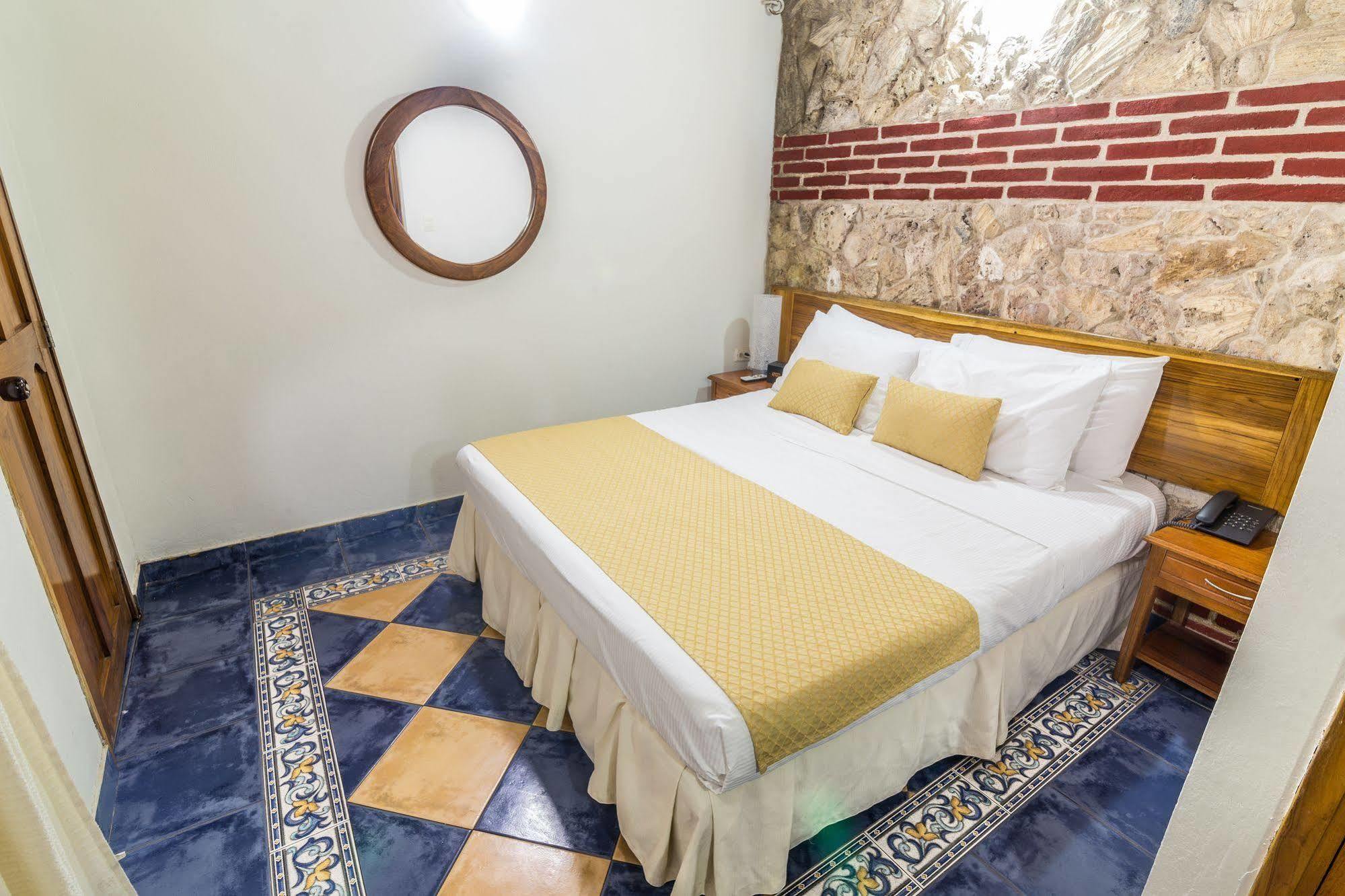 3 Banderas Hotel