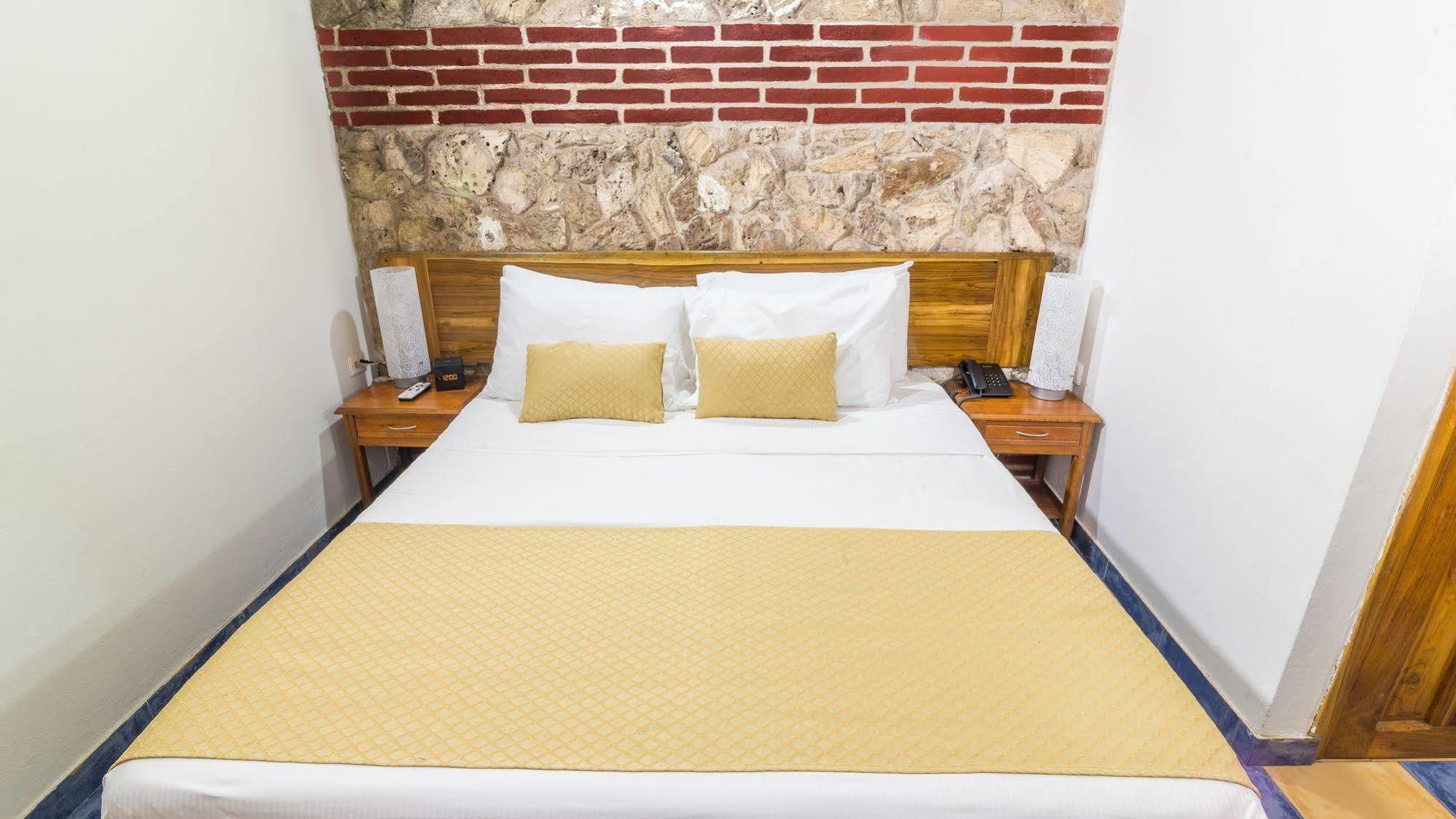 3 Banderas Hotel 3*
