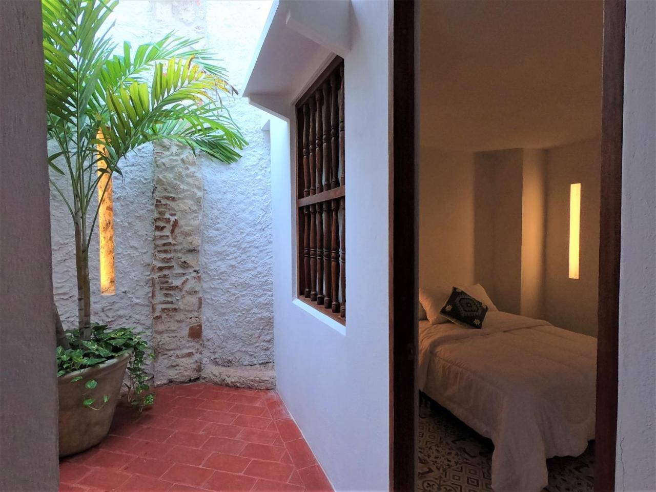 Bed & Breakfast Columbus House 2*