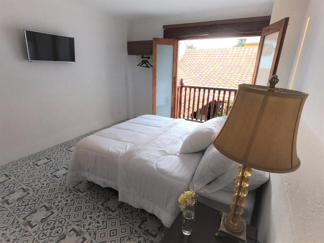 Bed & Breakfast Columbus House 2*
