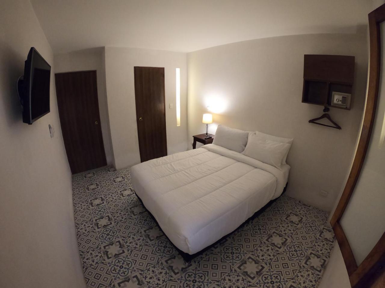 Columbus House 2*