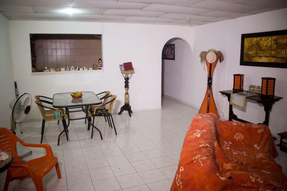 De Indias - Barrio Crespo Pensión *