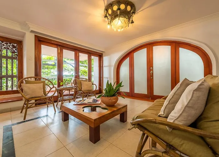 Casa Porto - Luxury 5 Bedroom Beachfront Villa In Bocagrande By Huespedia