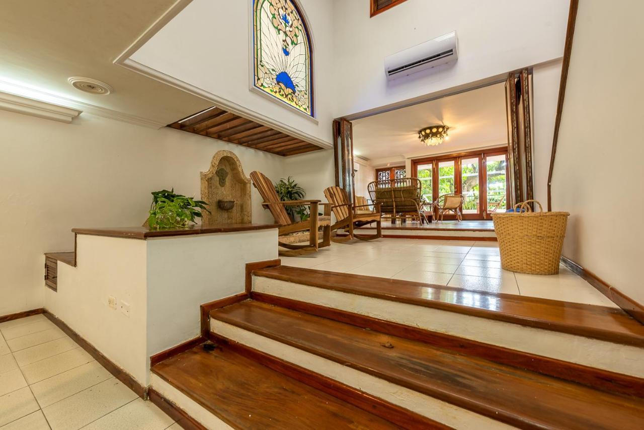 Villa Casa Porto - Luxury 5 Bedroom Beachfront In Bocagrande By Huespedia