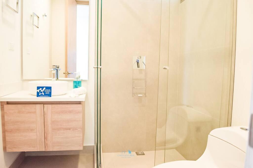 Ocean View Panorama Apartment: Beachfront Luxury With Pools Apartment Cartagena