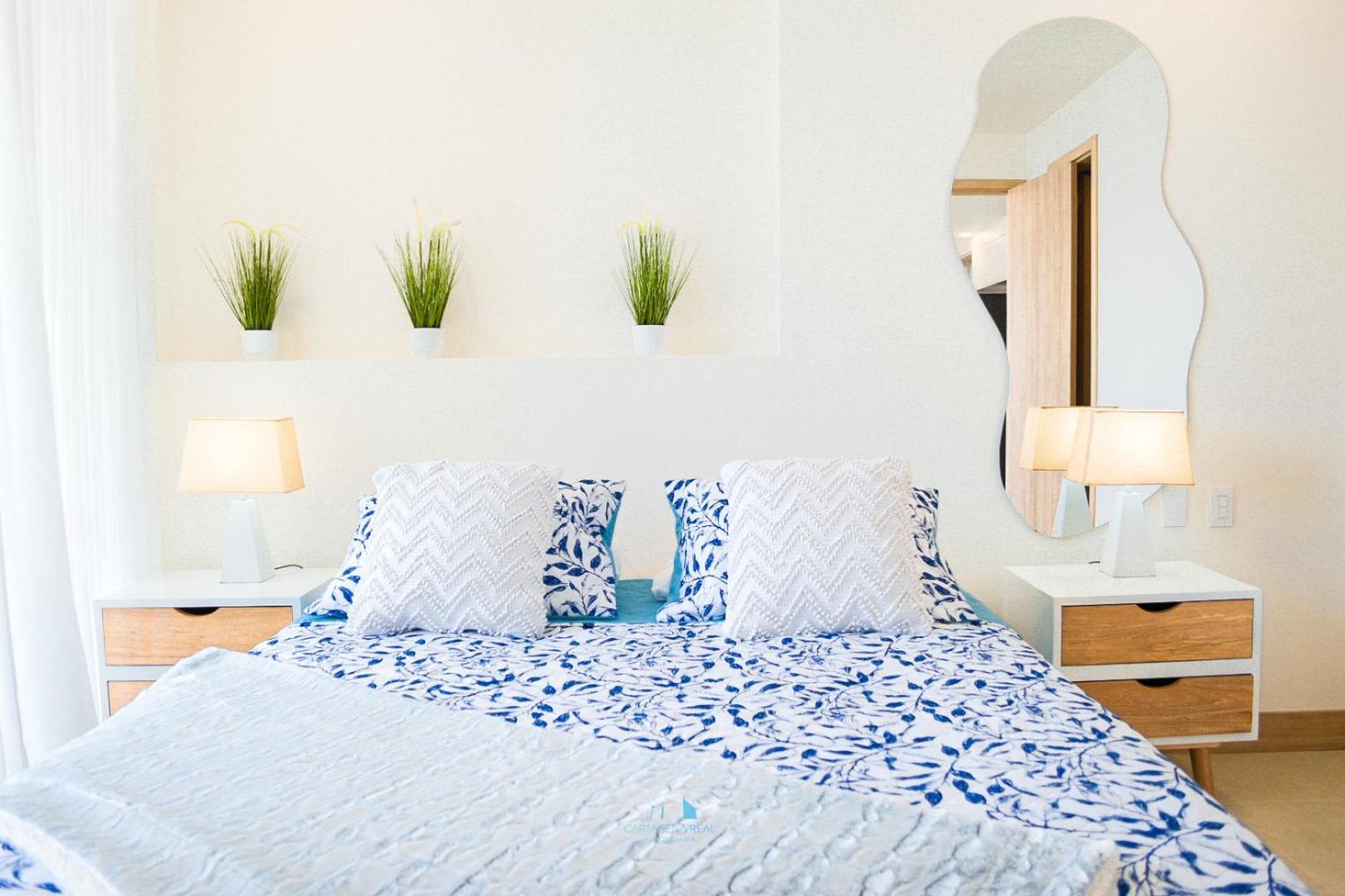 Ocean View Panorama Apartment: Beachfront Luxury With Pools Apartment