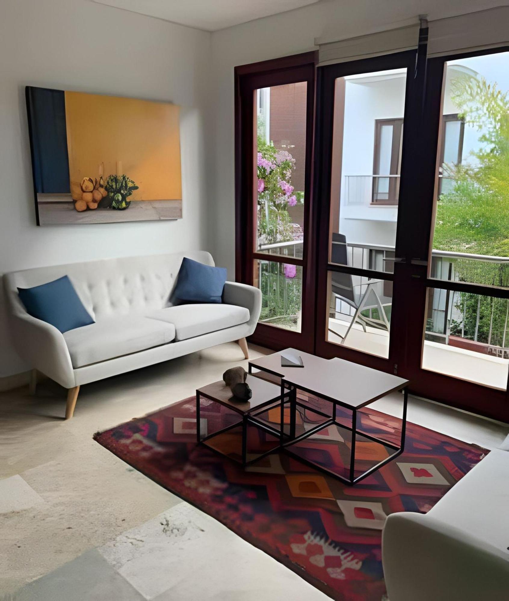212 Walled Magical Apartment